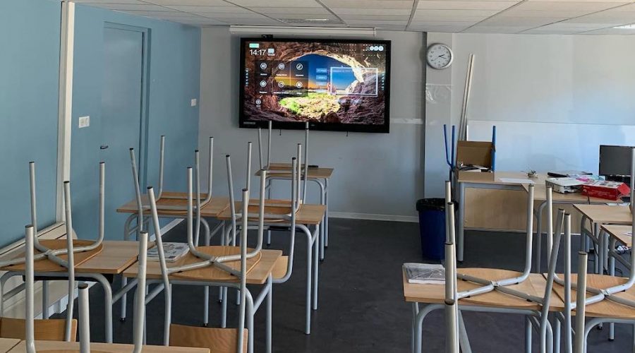 eti-ecran-tactile-interactif ETI en classe